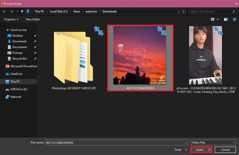 Chọn Insert để thực hiện cách chèn video vào PowerPoint